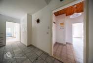 Sanierungsbedürftiges Wohnhaus mit 24 Wohneinheiten in Hanglage