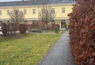 Sehr gut aufgeteilte 3-Zimmer-Galeriewohnung inkl. Terrasse, Parkplatz und ab 01.03.2026 beziehbar! Perfekt für Familien! Profitieren Sie von einer sicheren Umgebung! KEINE BEFRISTUNG!