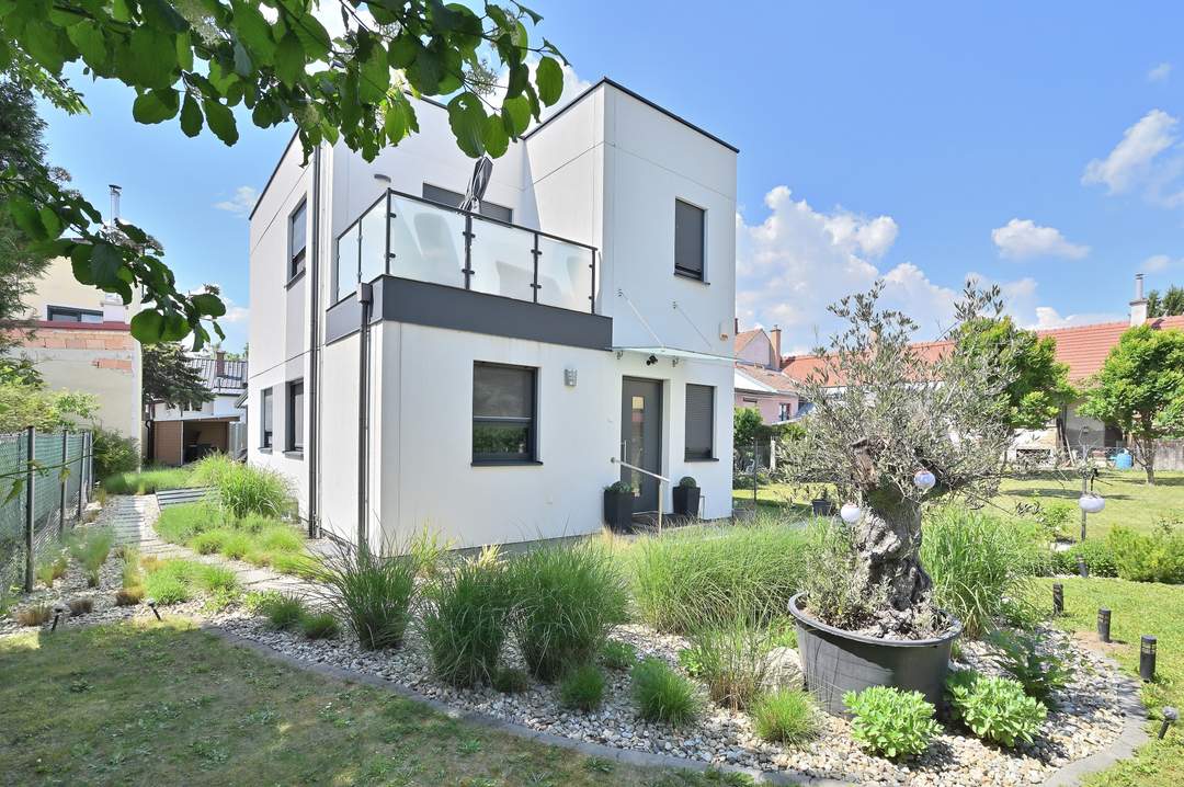 Modernes Einfamilienhaus mit sonnigem Garten & Garagenstellplatz