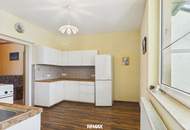 Charmantes Einfamilienhaus mit großzügigem Garten, 2 Garagen und viel Potenzial