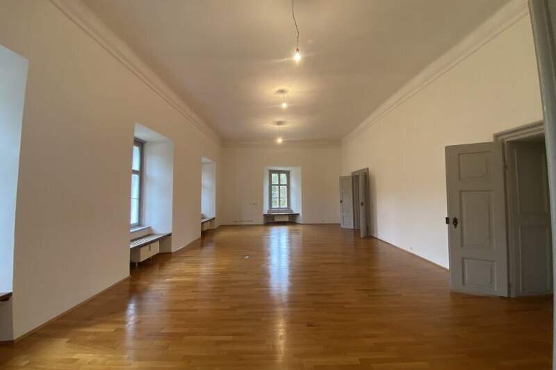 Herrschaftliches Wohnen im Schloss 3 Zimmer Wohnung 155 m², Wohnung-miete, 1.655,87,€, 2435 Bruck an der Leitha