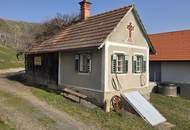 Modernes und neuwertiges Wohnhaus mit Eck- Terrasse und Vollkeller samt weiterem Uralt- Kellerstöckl mit Zu und Umbaugenehmigung