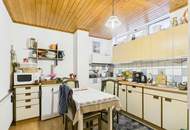 Haus mit 2 Wohneinheiten und ausgebautem Dachgeschoss in Blumau-Neurisshof, Bezirk Baden