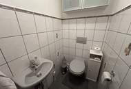 Tolles Zweifamilienhaus mit Einliegerwohnung, sonniger Terrasse, Keller, Doppelgarage und Pool!