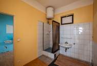 ++H7++ 2-Zimmer Altbau-Wohnung (renovierungsbedürftig), viel Potenzial!