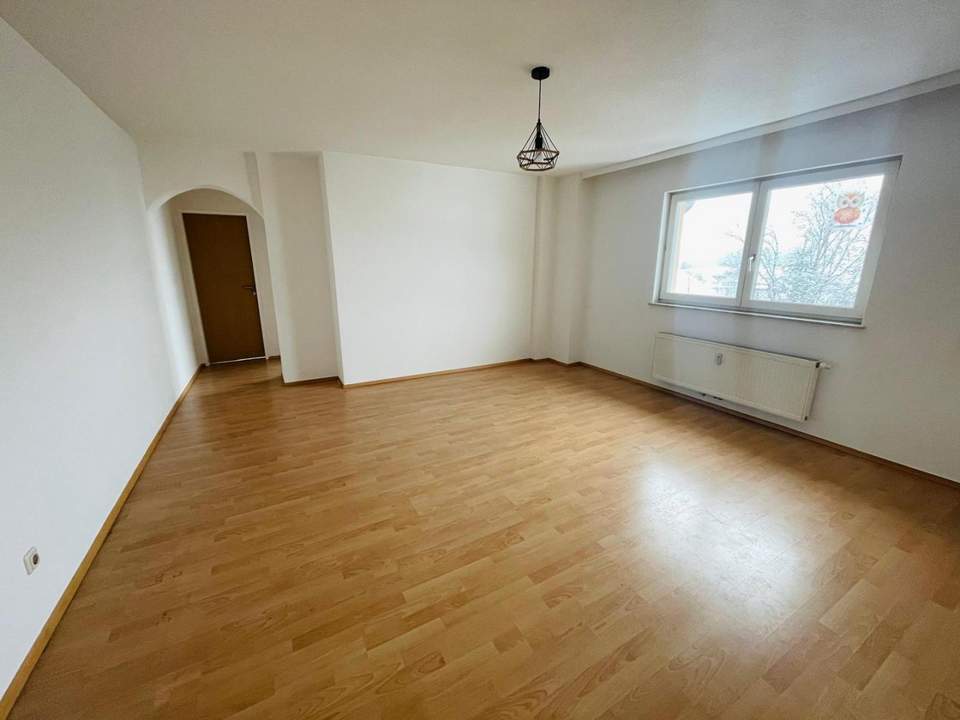 Praktische 2‑Zimmer‑Wohnung mit Einbauküche und Stellplatz