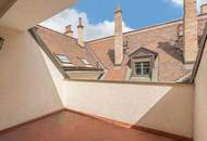 GROßZÜGIGE 3 -ZIMMER-MANSARDENWOHNUNG IM STADTPALAIS