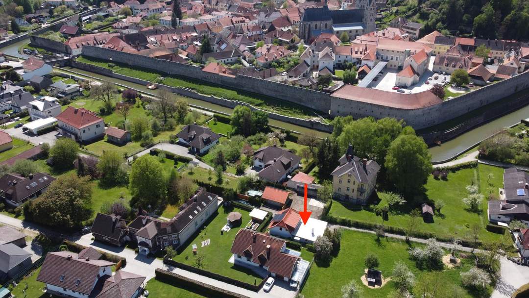 Haus mit Photovoltaik & Entwicklungspotenzial