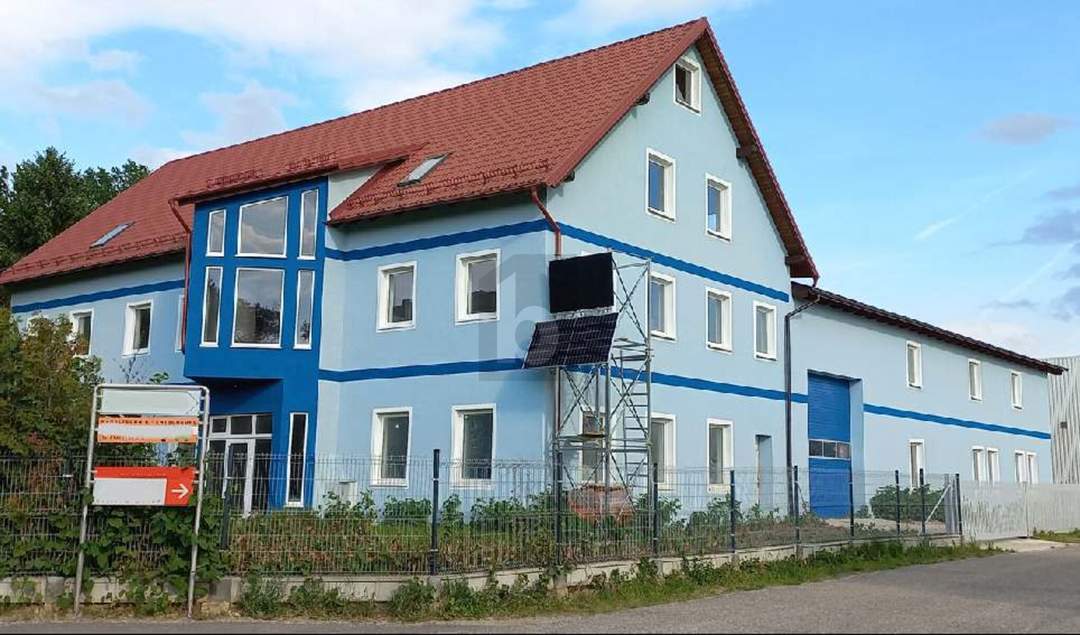 BETRIEBSOBJEKT MIT GROßER FLÄCHE