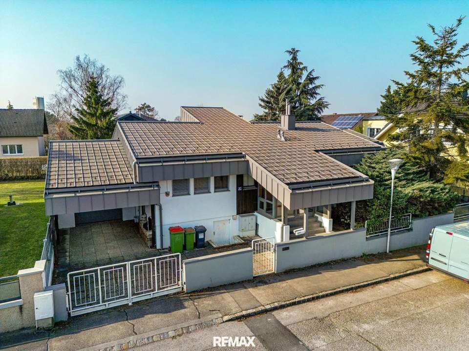 Gepflegtes Einfamilienhaus mit schönem Garten in Schnellbahnnähe