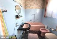 Charmantes Haus mit blühendem Garten in Top Lage