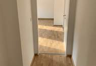 Diese Wohnung überzeugt mit stilvoller Sanierung; ebenerdige Dusche, hochwertige Böden und praktischer Grundriss - perfekt für Paare oder kleine Familien!