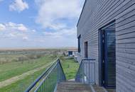 ++ TRAUMBLICK über den gesamten Neusiedler See ++ Architektenvilla mit weitläufigem Garten und traumhaftem Seeblick in idyllischer Lage! + Teilung und weitere Bebauung des Grundstückes möglich