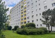 Attraktive Eigentumswohnung mit verglaster Loggia und eigenem PKW-Abstellplatz