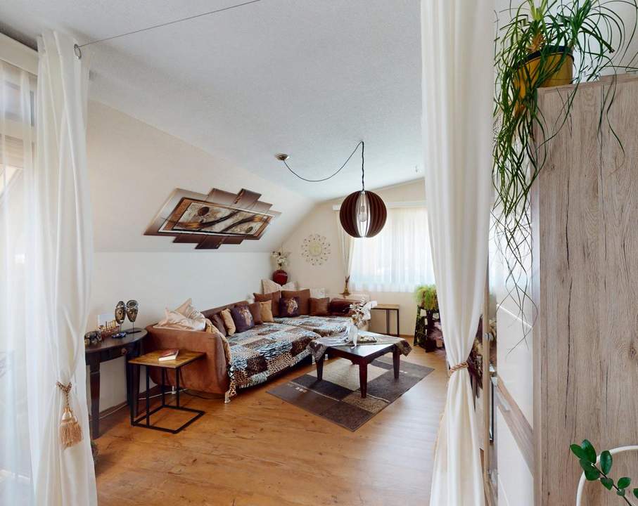 Über den Dächern wohnen? Helle 4-Zimmer-Dachgeschosswohnung...