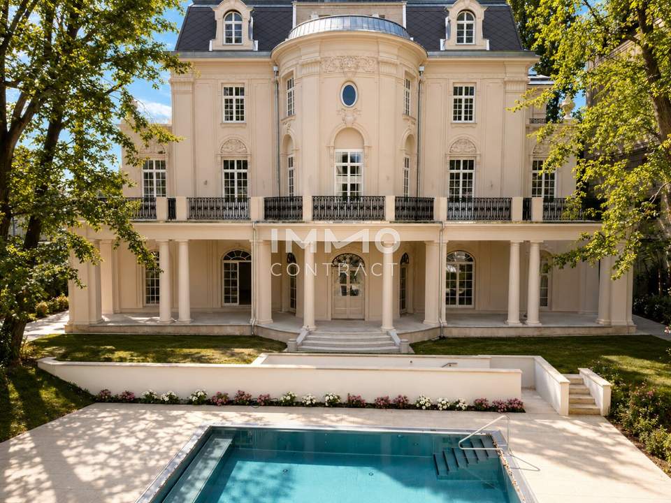 PALAIS PICK - Private Garden Estate: Luxury Residence with 490sqm Garden & Pool