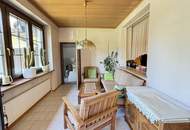 Großes Einfamilienhaus mit Veranda und Wirtschaftsanbau mit uneinsichtigen Garten + Ausbaupotential!