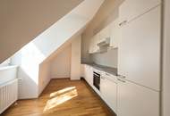 WOHNEN MITTEN IM VIERTEN - Urbane Lebensqualität in Zentrumsnähe - Großzügige 1-Zimmer Wohnung im Dachgeschoß