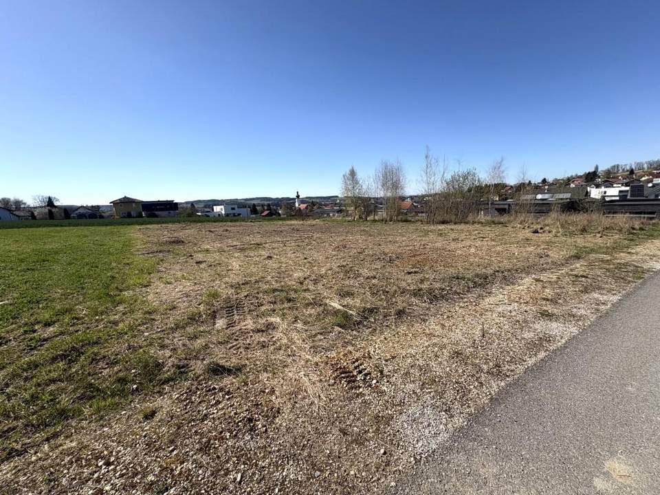 Sonniger Baugrund ohne Bauverpflichtung in ruhiger Siedlungslage