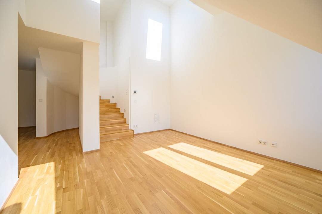 Sehr helle DG-Wohnung im Erstbezug nach Sanierung beim Meidlinger Markt
