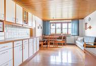 Zweifamilienhaus mit vielseitigem Gewerbebereich & exklusivem Wellnesshaus