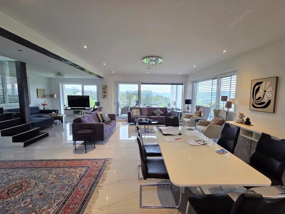 MODERNES LUXUSHAUS MIT GOLFPLATZBLICK &amp; GROßZÜGIGEM WOHNKONZEPT