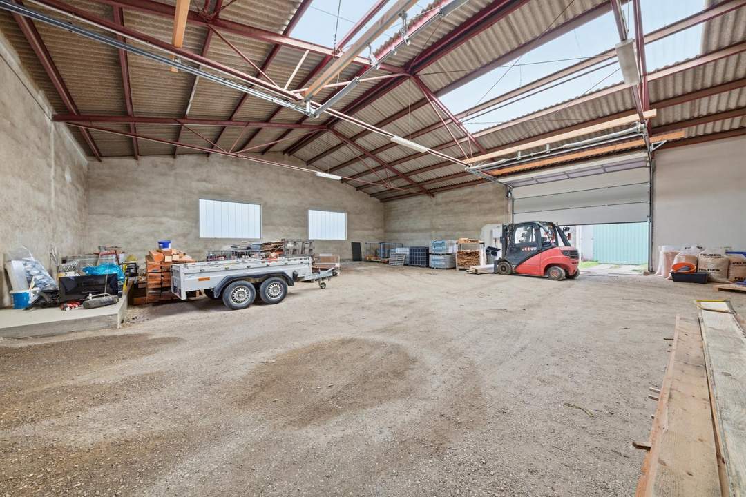 Vielseitige Gewerbe- und Wohnliegenschaft: Hallenflächen, Wohngebäude und großzügiges Grundstück – Jetzt Top Preis sichern!