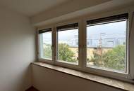Großzügige und helle 2 Zimmer Wohnung im Dachgeschoss | ca. 63 m² | Klimaanlage | zzgl. PKW-Stellplatz | Friedrich Schiller-Straße