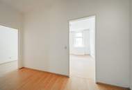 Charmante Altbauwohnung mit zwei Zimmern in sanierungsbedürftigem Zustand-in lebendiger Umgebung