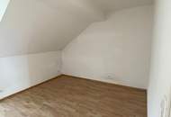 PROVISIONSFREI: Dachgeschosswohnung mit ca. 70,20 m² und möblierter Küche ++ FOHNSDORF ++