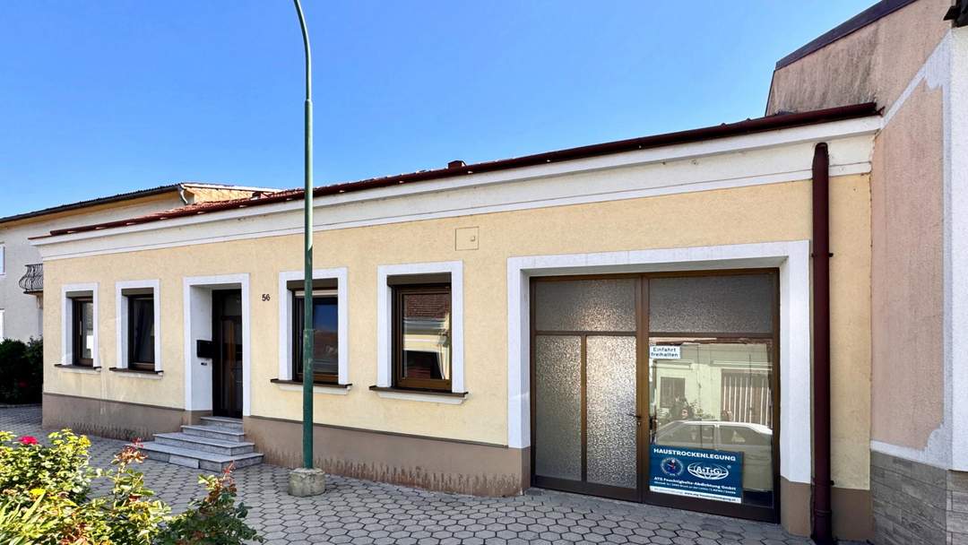 Ehemaliges Bauernhaus mit Nebengebäuden