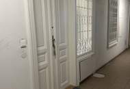 Altbauwohnung mit Charme und Potential- Saniert, hell, Top U Bahn Anbindung im 7.Bezirk.