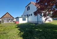 Wohnhaus mit Nebengebäude und Garten in Heiligenkreuz