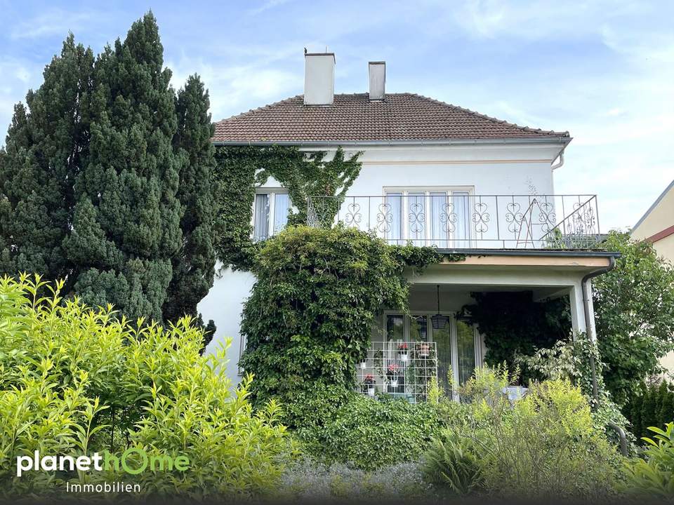 Charmantes Haus mit blühendem Garten in Top Lage