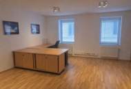 BÜRO ODER PRAXIS IM ZENTRUM