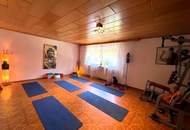 Charmantes Zweifamilienhaus mit idyllischem Naturpool