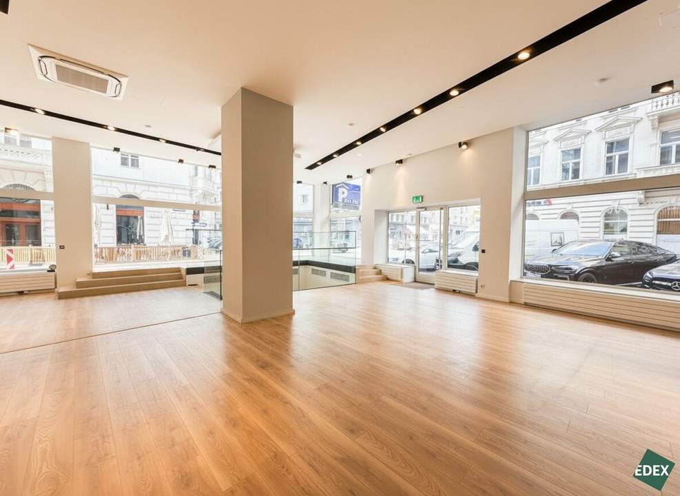 Hochwertige Retailfläche auf zwei Ebenen mit großzügigen Auslagen und hoher Sichtbarkeit