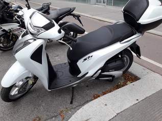 Honda SH125i neuwertig kaum gefahren Erstzulassung 2019 Honda SH125i neuwertig kaum gefahren Erstzulassung 2019