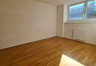 Herrliche Dachgeschosswohnung mit großer Terrasse - Nähe Krottenbachstraße!