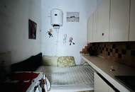 Zwei getrennte Wohneinheiten im Altbau – Sanierungsbedürftige Wohnung mit Potenzial in Penzing