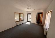 Großzügiges, vielseitig nutzbares Wohnhaus mit umfangreichem Ausbaupotenzial – Teilrenoviert und bereit für Ihre individuellen Wohnträume!