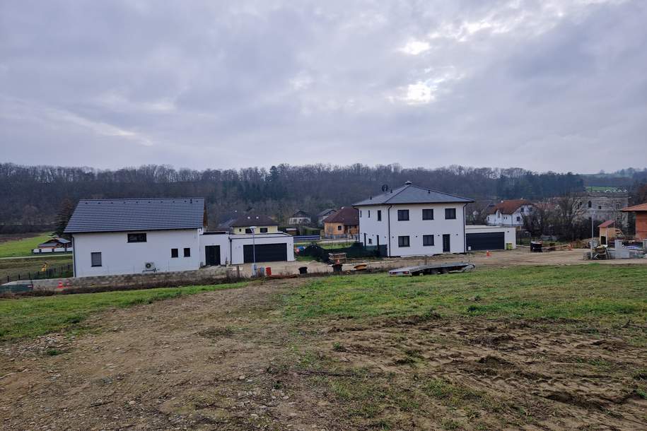 TOLLER AUSBLICK IN RUHIGER WOHNLAGE FÜR IHR PRIVATES EINFAMILIENHAUS MIT BAUZWANG, Grund und Boden-kauf, 75.000,€, 3720 Hollabrunn