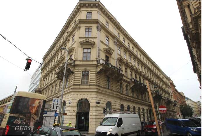 Unbefristet vermietete 5 Zimmer Wohnung im 1. Bezirk - Burggarten und Mariahilfer Straße ums Eck!