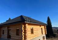 NACHHALTIGES HOLZBLOCKHAUS IN IDYLLISCHER GRÜNLAGE