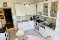 Villa mit Wintergarten und Nebengebäude