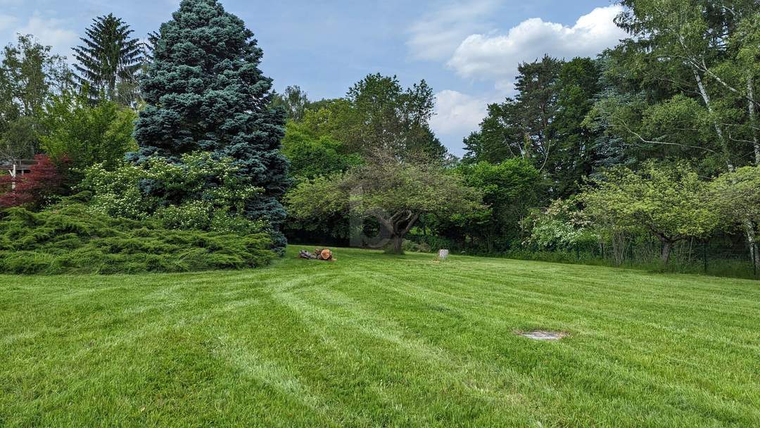 SONNIG IN HERRLICHER RUHELAGE