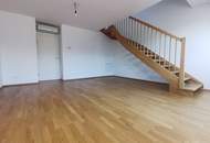 DG-Maisonette im superschöner Altbau. Bestlage mit 2 Zimmer Maisonette.