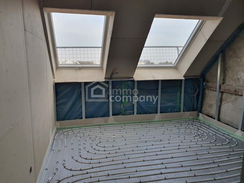 Stilvolle Dachgeschosswohnung mit Fußbodenheizung und Deckenkühlung – Komfort das ganze Jahr über!!