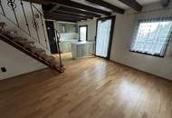 2 stark renovierungsbedürftige Häuser auf einem Grundstück mit schöner Fernsicht zu verkaufen