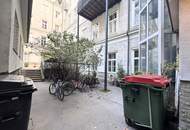 Kleine Wohnung mit Blick in den Innenhof // Tiny Apartment with view in the inner court yard //